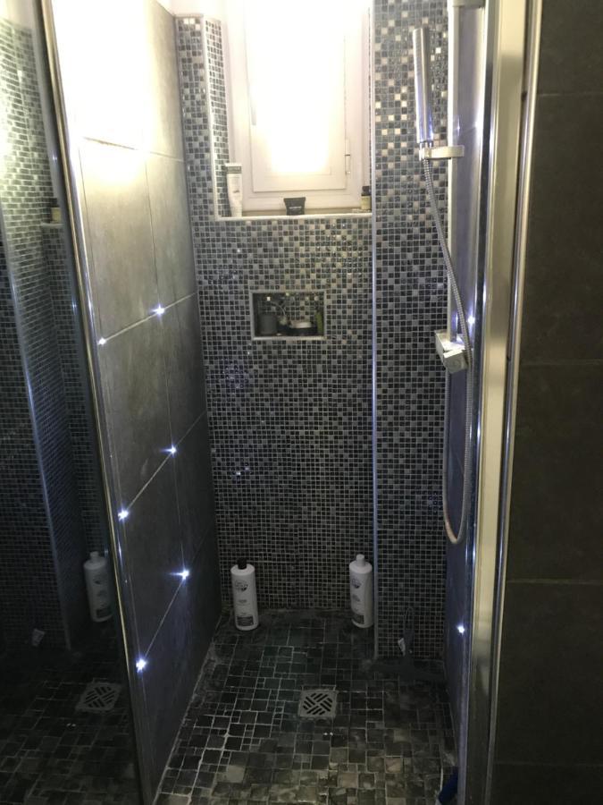 פריז Superbe Appartement Proche De La Butte Montmartre מראה חיצוני תמונה